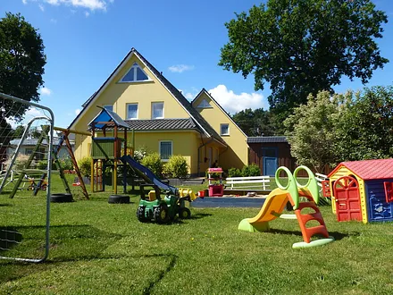 Großer Kinderspielplatz für alle Ostseekrabben