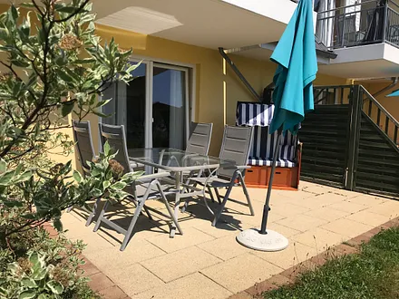Terrasse mit Strandkorb