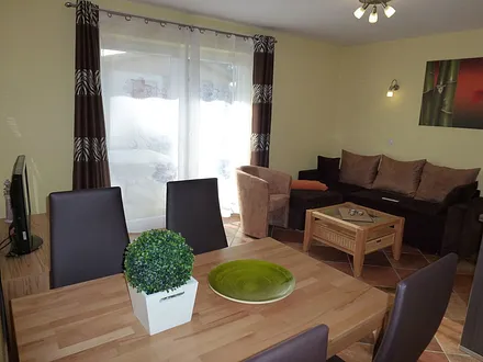 Wohnzimmer mit Essbereich