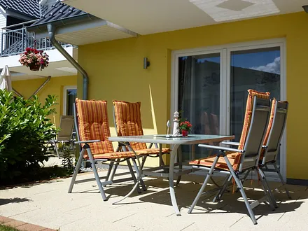 gemütliche Terrasse zum Sonnen und Grillen