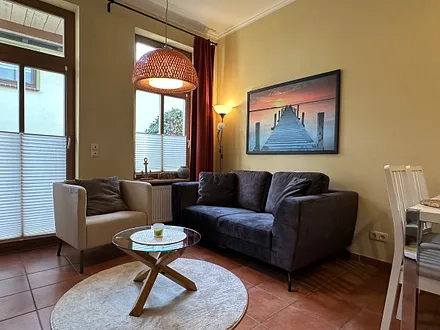 Wohnbereich mit gemütlichem Sofa