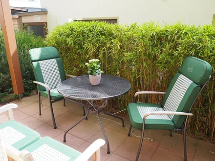 Eßtisch mit 4 Stühlen Süd/ Ost Terrasse