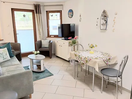 Wohnbereich mit Blick von der Küche