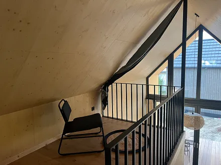 Galerie mit Sitzgelegenheit 