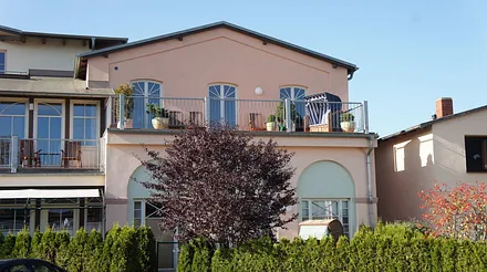 Süd-Ost Dachterrasse mit Strandkorb und gemütlichen Teakholzmöbeln