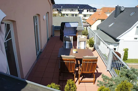 Bequem möblierte Dachterrasse