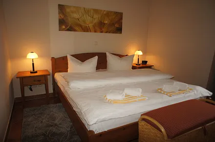 Schlafzimmer mit  Doppelbett