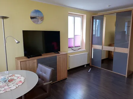 Flachbild TV mit digitalem Kabelfernsehprogramm