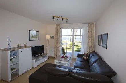 Wohnbereich mit Terrasse und Seeblick