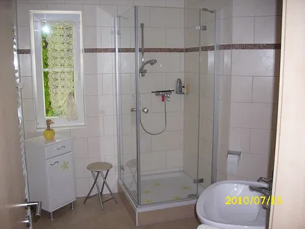 Dusche mit Echtglas, Einbauradio