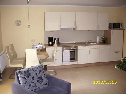 Küchenzeile mit Komplettausstattung