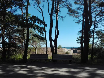 Duch das Gartentor auf die Promenade und schon am Strand