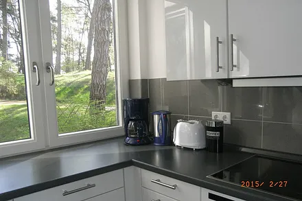 Küche mit Blick in den Park