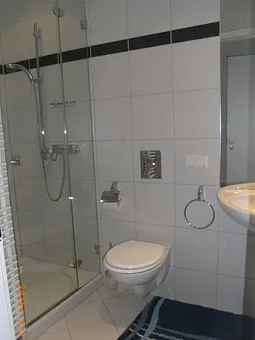 Duschbad mit Handtuchtrockner