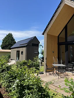 Haus 1 Terrasse im Hintergrund Haus 4