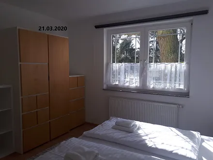 1. Schlafzimmer mit Schränken