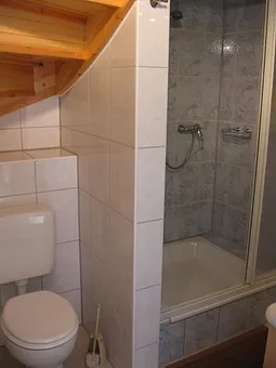 Bad mit Dusche [1,00mx1,05m]