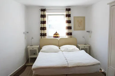 Schlafzimmer mit Ehebett (zusammengestellt)