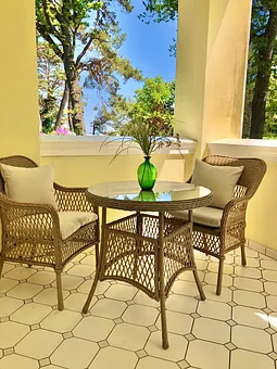 Die große Frühstücksveranda