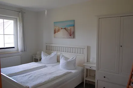 Schlafzimmer mit Doppelbett