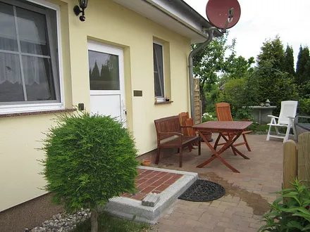 Wohnungseingang u. Terrasse