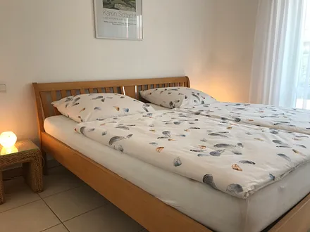Schlafzimmer (200x200cm Doppelbett)
