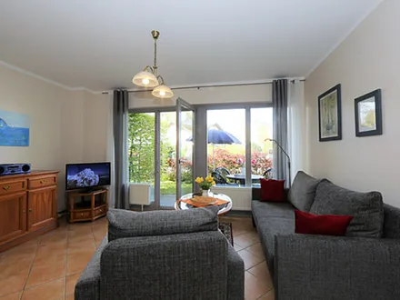 Wohnbereich mit Zugang zur Terrasse