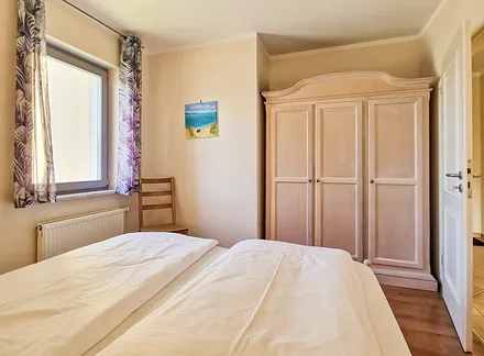 Schlafzimmer mit Doppelbett