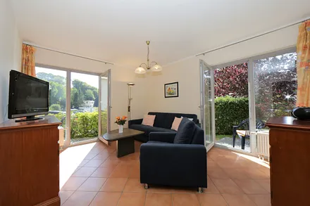 Wohnzimmer mit Zugang zur Terrasse