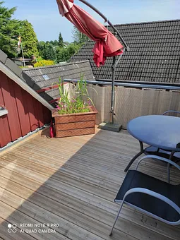 Terrasse mit Sonnenschirm