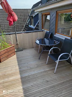 Blick auf Küchen- und Badfenster