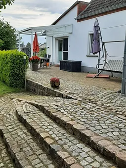 Terrasse mit Eingang 