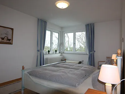 Schlafzimmer 1