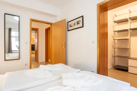 Schlafzimmer mit Doppellbett (180x200)