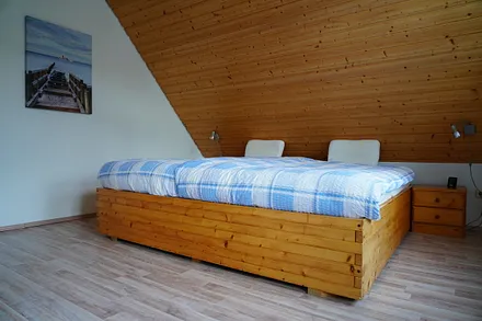 Kingsize Bett 2 x 2 m mit getrennten 7-Zonen-Kaltschaummatratzen
