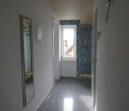 Diele mit Garderobe und Spiegel