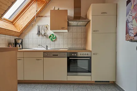 Voll ausgestattete separate Küche