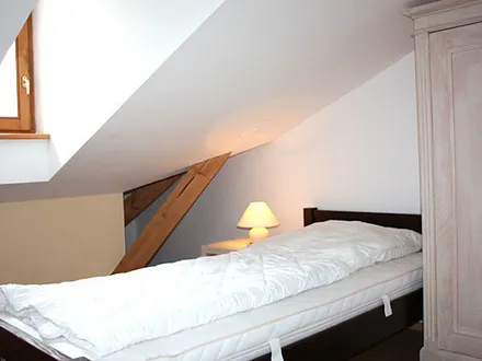 Einzelbett im gr. Schlafzimmer