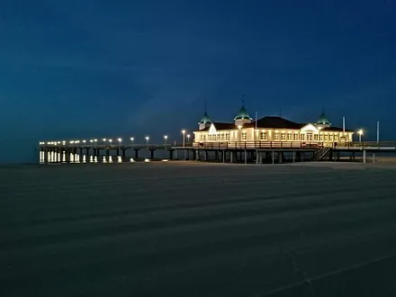Seebrücke bei Nacht