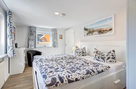 Schlafzimmer 1 mit Doppelbett