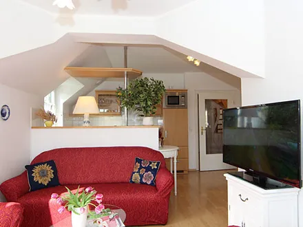 gemütliche Sitzecke mit Zugang zum Ostbalkon