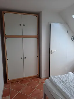 Kleiderschrank mit Oberschrank (Winterdecken)