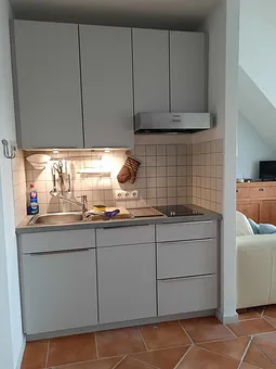 Küchenzeile mit Elektrogeräte, Geschirrspülmaschine