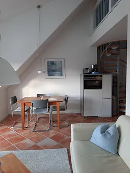 Essplatz mit Küchenmöbel (Backofen)