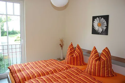 Schlafzimmer mit Kliederschrank