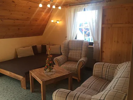 Wohnzimmer mit Aufbettmöglichkeit