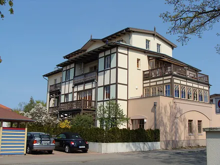 Westansicht mit Blick auf die Wohnung im 1. OG