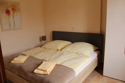 1. Schlafzimmer mit Doppelbett