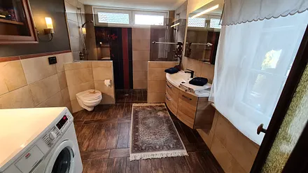 Bad mit Waschmaschine