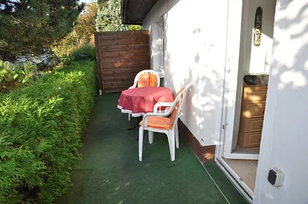 Terrasse mit Gartenmöbel